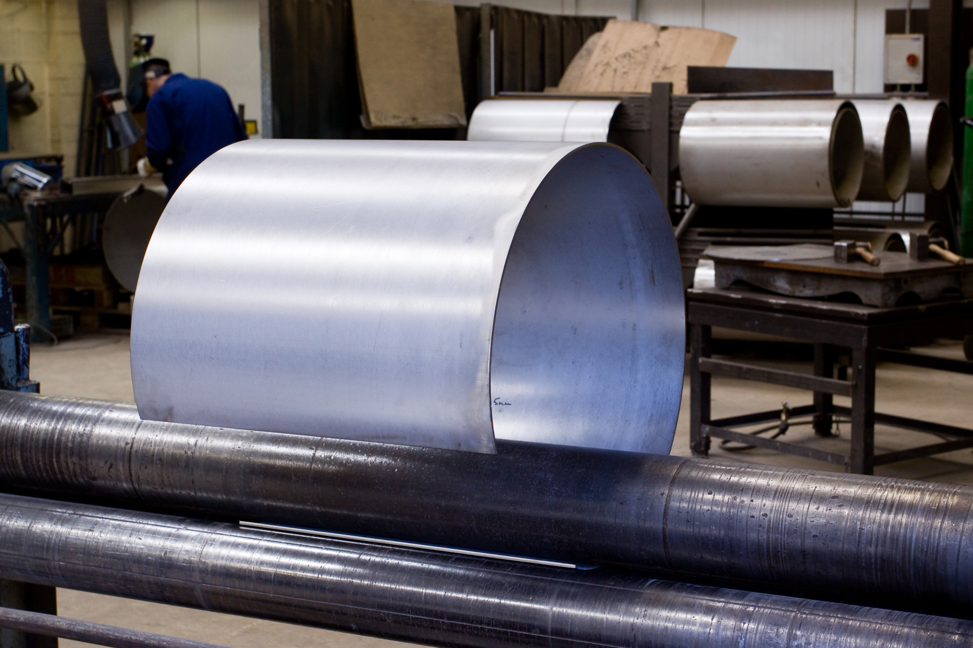 Making metal pipes and tubes in an engineering factory